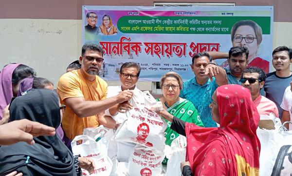 শাহজাদপুরে বন্যায় ক্ষতিগ্রস্তদের মাঝে ত্রাণ সামগ্রী বিতরণ করলেন সাবেক এমপি মেরিনা জাহান