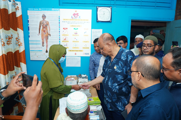 বীরগঞ্জ উপজেলা স্বাস্থ্য কমপ্লেক্স পরিদর্শন করলেন স্বাস্থ্যমন্ত্রী ডাঃ সামন্ত লাল সেন