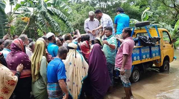 সেনবাগে বিএনপির উদ্যোগে ১০ হাজার বন্যার্তের মাঝে সাবেক বিরোধীদলীয় চীফহুইপ ফারুকের ত্রাণ বিতরণ