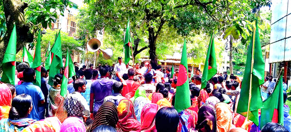 নাচোলে আদিবাসীদের মানববন্ধন ও শান্তি সমাবেশ অনুষ্ঠিত