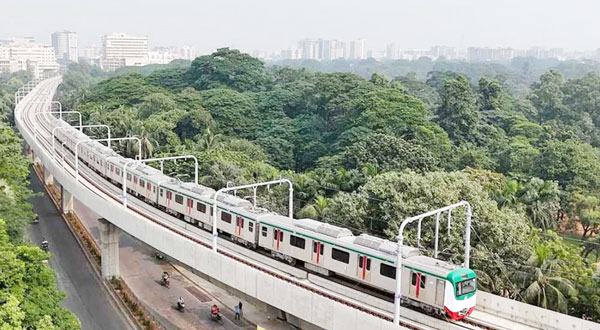 এক মাস সাতদিন পর চালু হলো বন্ধ থাকা গণপরিবহন মেট্রোরেল