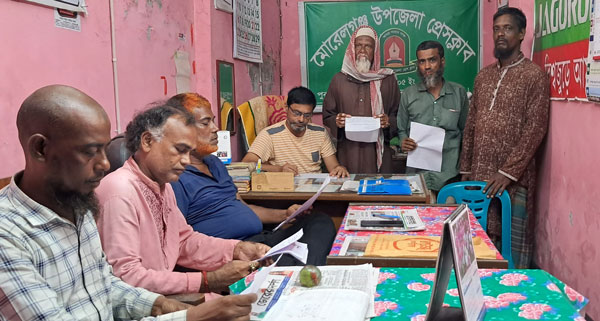 মোরেলগঞ্জে  জমি জবরদখল সহ প্রতিবেশী  ভাইয়ের পরিবারের  অত্যাচারে দিশেহারা হয়ে সংবাদ সম্মেলন..