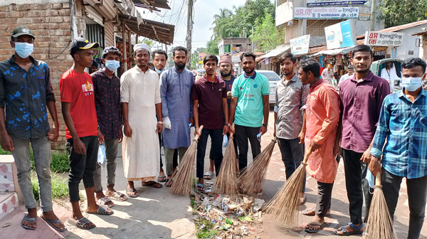 চারঘাটে ছাত্রশিবিরের উদ্যোগে পরিষ্কার পরিচ্ছন্নতা কর্মসূচি