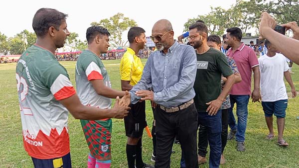 ধামইরহাটে আরাফাত রহমান কোকো স্মৃতি আন্তঃজেলা ফুটবল টুর্ণামেন্ট অনুষ্ঠিত