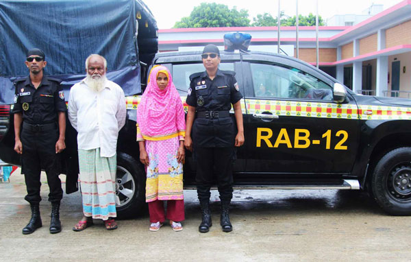 সিরাজগঞ্জে সবজির বস্তা থেকে নেশাজাতীয় ইনজেকশনসহ বাবা  মেয়েকে গ্রেফতার