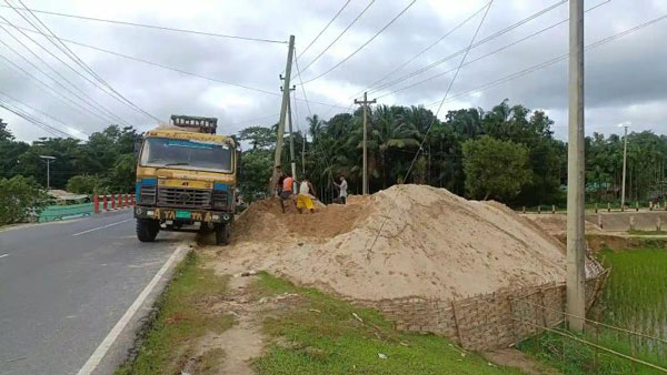 উখিয়ায় বিএনপি নেতার নেতৃত্বে বালি উত্তোলন, রাজস্ব হারাচ্ছে সরকার