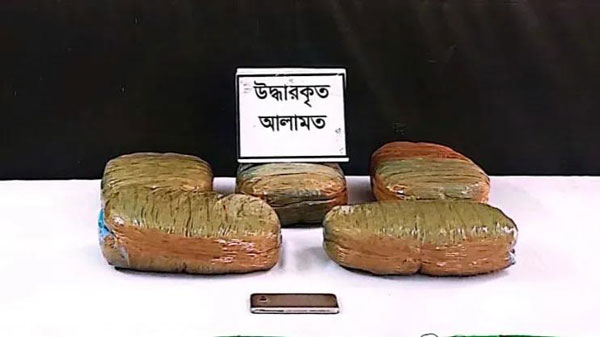 রামুতে বাসে মিলল ১০ কেজি গাঁজাসহ গ্রেফতার-১