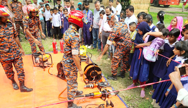 আন্তর্জাতিক দূর্যোগ প্রশমন দিবস উপলক্ষে ফুলবাড়ীতে আলোচনা সভা ও মহড়া প্রদর্শণ