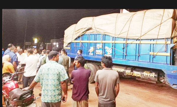 লালমনিরহাটে চুরি হওয়া ৩০ টন চাল উদ্ধার গোডাউন কর্মকর্তা লাপাত্তা 