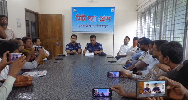 ফুলবাড়ীতে সাংবাদিকদের সাথে পুলিশের মত বিনিময় সভা অনুষ্ঠিত