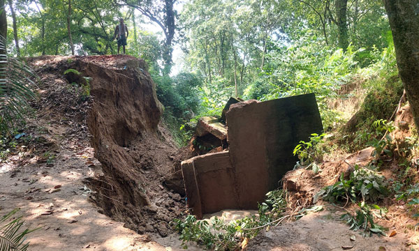 সেতু মেরামতের আশায় বীরগঞ্জের ৬ গ্রামের মানুষ, দুই বছরেও হয়নি কাজ!