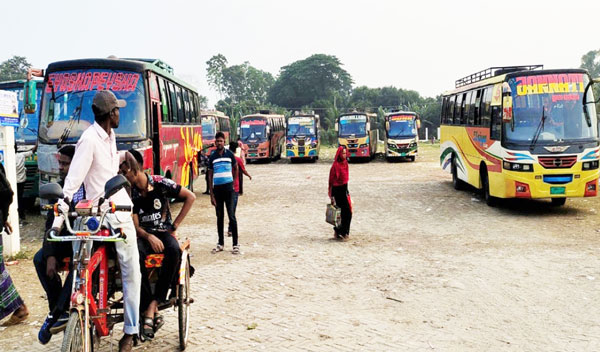 বেনাপোল রুটে টানা ৫ দিন দূরপাল্লার পরিবহন বন্ধ : চরম দূর্ভোগে পাসপোর্ট যাত্রীরা