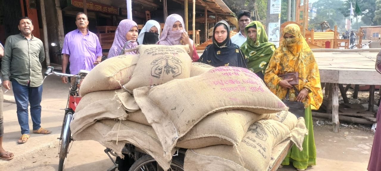 শার্শায় স্বেচ্ছাসেবক দলের নেতার বিরুদ্ধে ভিজিডি’র চাল ছিনতাইয়ের অভিযোগ, থানায় মামলা