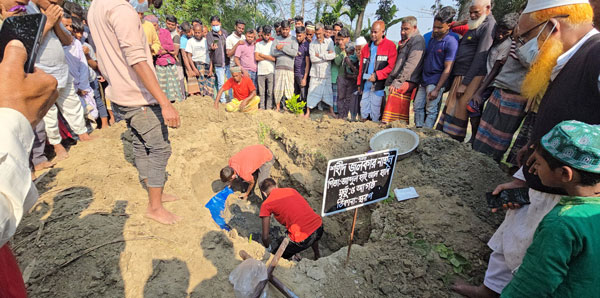 সাঁথিয়ায় বৈষম্যবিরোধী ছাত্র আন্দোলনে নিহত জুলকারনাইনের লাশ উত্তোলন