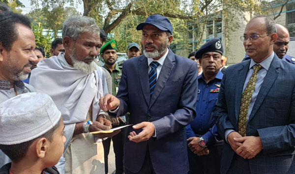 সিরাজগঞ্জে শহীদ সুমনের পরিবারকে অটোগাড়ী প্রদান