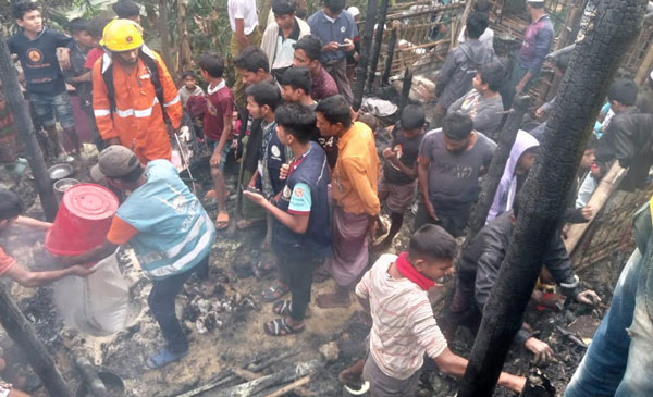 উখিয়ায় ২৪ ঘন্টা না যেতে আবারও রোহিঙ্গা ক্যাম্পে আগুন