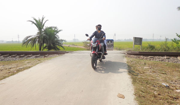 ফুলবাড়ীর রেলক্রসিং অরক্ষিত, বাড়ছে দূর্ঘটনা