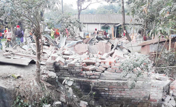 রংপুরের তারাগঞ্জ অবৈধ দখলদার উচ্ছেদ অভিযান 