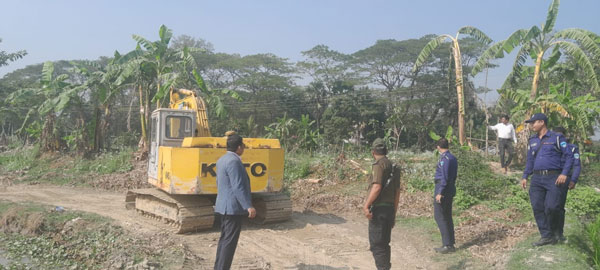 চাটখিলে কৃষি জমির মাটি কাটায় ৫০ হাজার টাকা জরিমানা