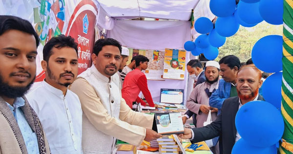 চট্টগ্রাম মহানগর ছাত্র শিবিরের প্রকাশনা সামগ্রী প্রদর্শনী ও বিক্রয় উৎসবে উপছেপড়া ভীড়