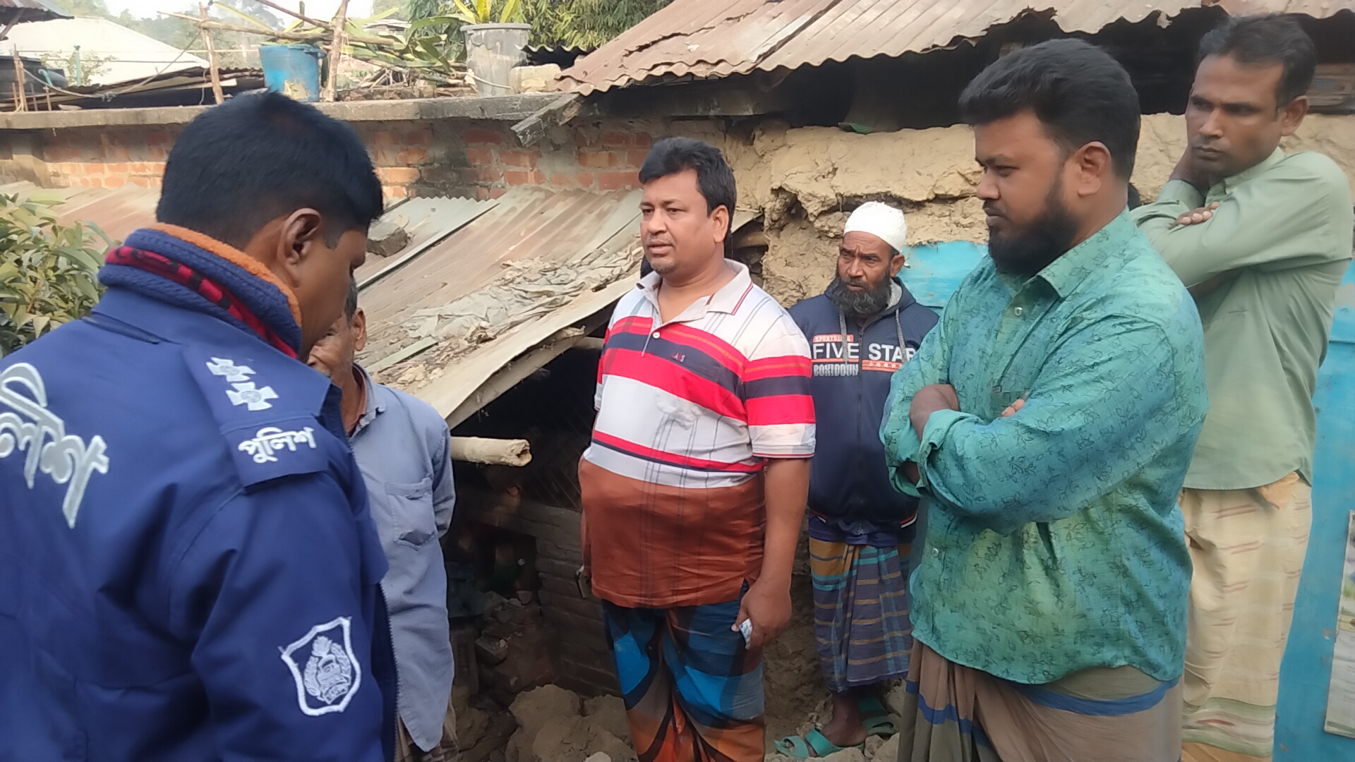 দুপচাঁচিয়া বড়িয়া গ্রামে বড় ভাইয়ের দুটিমাটির ঘর ও দোকানপাট ভাঙচুর থানায় অভিযোগ ।।