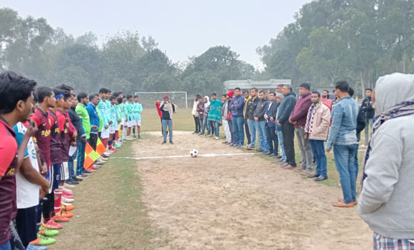 পত্নীতলায় তারুণ্যের উৎসব উদযাপন উপলক্ষে কলেজ ফুটবল টুর্ণামেন্ট অনুষ্ঠিত 