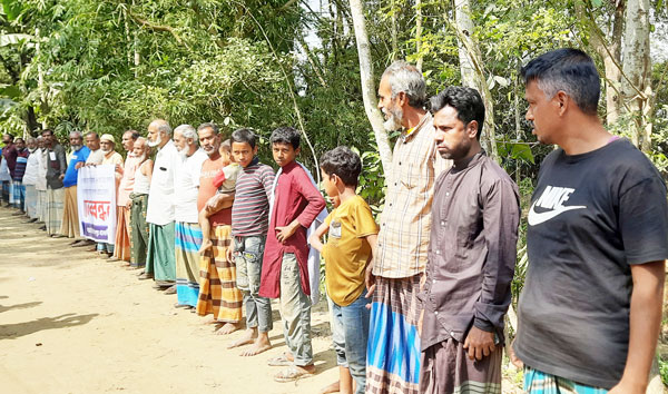 গোলাপগঞ্জে রাস্তা নিয়ে মিথ্যা সংবাদ প্রকাশের প্রতিবাদে এলাকাবাসীর মানববন্ধন