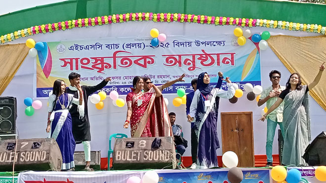 পত্নীতলায় নজিপুর সরকারি কলেজে সাংস্কৃতিক অনুষ্ঠান 