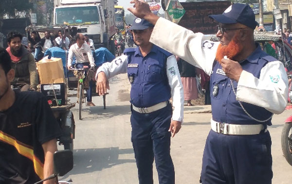 ফুলবাড়ীতে ২ দশক পর ট্রাফিক ব্যবস্থা চালু