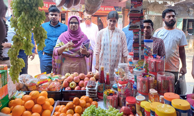 আড়ানী পৌর বাজারে ভ্রাম্যমান আদালত ৩ ব্যবসায়ী ও ২ মটরসাইকেল আরহিরকে জরিমানা