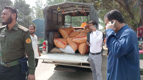 ঘোড়াঘাটে সরকারি ভিজিএফ’র ৩০ বস্তা চাল জব্দ