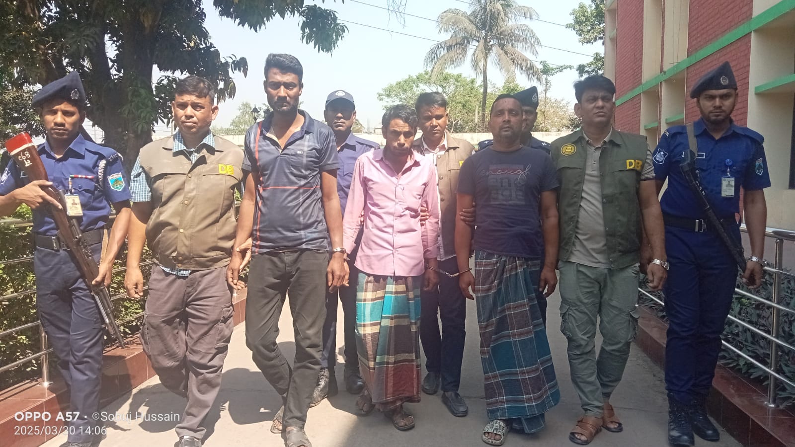 নওগাঁর আত্রাইয়ে ডাকাতির ঘটনায় ৩ জন ডাকাত গ্রেফতার; লুণ্ঠিত মালামাল উদ্ধার নওগাঁর আত্রাইয়ে ডাকাতির ঘটনায় ৩ জন ডাকাত গ্রেফতার; লুণ্ঠিত মালামাল উদ্ধার