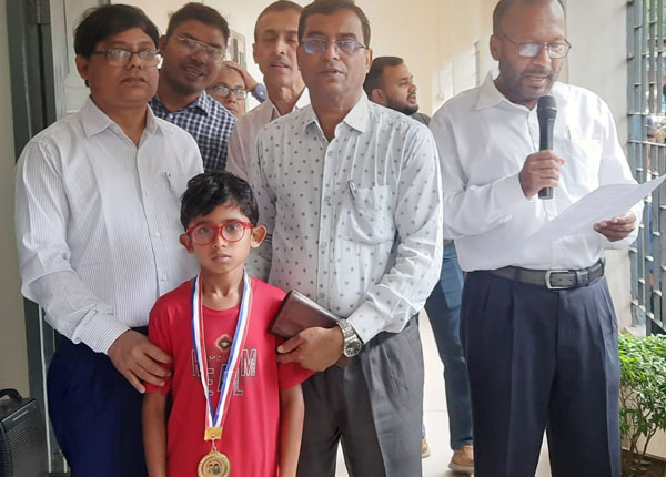 জাতীয় প্রাথমিক শিক্ষা পদক প্রতিযোগিতায় বিভাগীয় পর্যায় প্রথম হলেন কুড়িগ্রামের রাদ