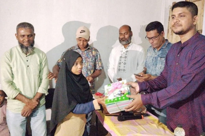 পানছড়িতে দরিদ্র শিক্ষার্থীদের মাঝে শিক্ষা উপহার বিতরণধ পানছড়িতে দরিদ্র শিক্ষার্থীদের মাঝে শিক্ষা উপহার বিতরণধ