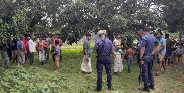 নাটোরে আশ্রমের বাগান দখল কেন্দ্র করে বিএনপি’র দুই পক্ষে গোলাগুলি, মোটরসাইকেল ভাঙচুর নাটোরে আশ্রমের বাগান দখল কেন্দ্র করে বিএনপি’র দুই পক্ষে গোলাগুলি, মোটরসাইকেল ভাঙচুর