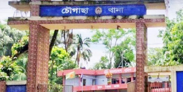 আসামি ধরতে গিয়ে স্থানীয়দের হামলা যশোরে ওসিসহ ৭ পুলিশ সদস্য আহত আসামি ধরতে গিয়ে স্থানীয়দের হামলা যশোরে ওসিসহ ৭ পুলিশ সদস্য আহত
