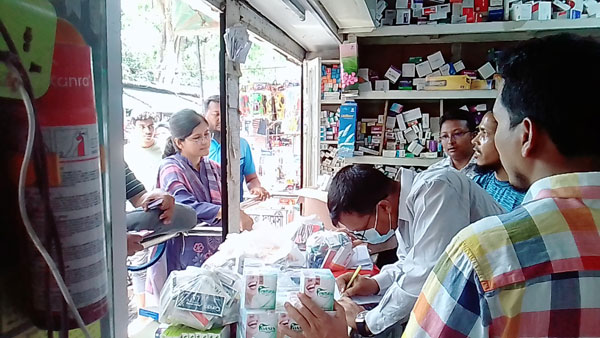 আড়ানী পৌর বাজারে ভ্রাম্যমান আদালতে ২ জন ঔষধ ব্যবসায়ীর ৬ হাজার টাকা জরিমানা আড়ানী পৌর বাজারে ভ্রাম্যমান আদালতে ২ জন ঔষধ ব্যবসায়ীর ৬ হাজার টাকা জরিমানা