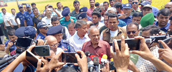বিরলে শস্যকর্তনের উদ্বোধন করলেন কৃষি ও স্বরাষ্ট্র মন্ত্রনালয়ের উপদেষ্টা লেফটেন্যান্ট জেনারেল (অবঃ) মোঃ জাহাঙ্গীর আলম চৌধুরী বিরলে শস্যকর্তনের উদ্বোধন করলেন কৃষি ও স্বরাষ্ট্র মন্ত্রনালয়ের উপদেষ্টা লেফটেন্যান্ট জেনারেল (অবঃ) মোঃ জাহাঙ্গীর আলম চৌধুরী