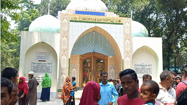 আটোয়ারীতে বার আউলিয়া মাজারে বার্ষিক উরস অনুষ্ঠিত আটোয়ারীতে বার আউলিয়া মাজারে বার্ষিক উরস অনুষ্ঠিত