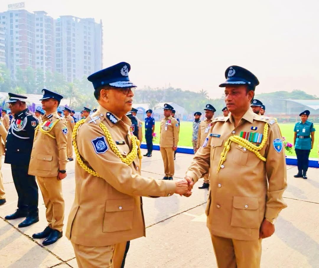 আইজিপি ব্যাজ পেলেন রাঙ্গামাটি পার্বত্য জেলা পুলিশ সুপার আইজিপি ব্যাজ পেলেন রাঙ্গামাটি পার্বত্য জেলা পুলিশ সুপার