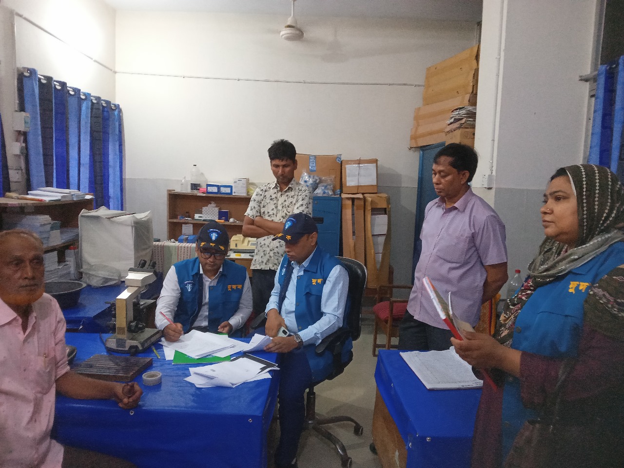 রোগী সেজে পুঠিয়া স্বাস্থ্য কমপ্লেক্সে দুদকের অভিযান।।