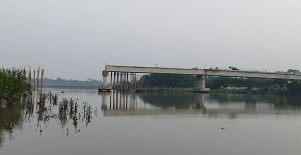 ক্যাবল সংকটে বন্ধ দুই সেতুর নির্মাণ কাজ হতাশ এলাকাবাসী ক্যাবল সংকটে বন্ধ দুই সেতুর নির্মাণ কাজ হতাশ এলাকাবাসী