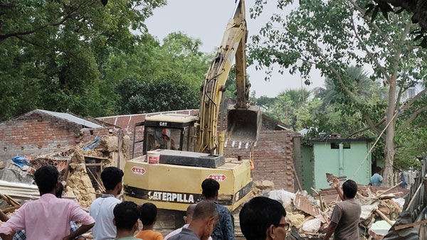 চাঁপাইনবাবগঞ্জের নাচোলে ২৯বছর পর মামলার রায় পেয়ে উচ্ছেদ অভিযান কার্যকর চাঁপাইনবাবগঞ্জের নাচোলে ২৯বছর পর মামলার রায় পেয়ে উচ্ছেদ অভিযান কার্যকর