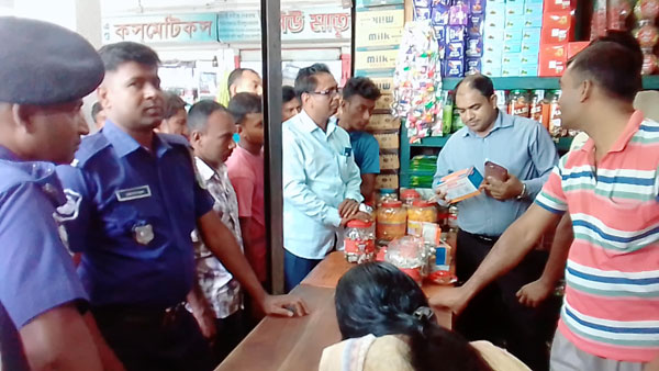 আড়ানী পৌর বাজারে ভ্রাম্যমান আদালতের ২০ হাজার টাকা জরিমানা আদায় আড়ানী পৌর বাজারে ভ্রাম্যমান আদালতের ২০ হাজার টাকা জরিমানা আদায়