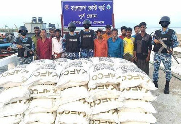 মিয়ানমারে পাচারকালে ৭৪২ বস্তা সারসহ আটক ১১ মিয়ানমারে পাচারকালে ৭৪২ বস্তা সারসহ আটক ১১