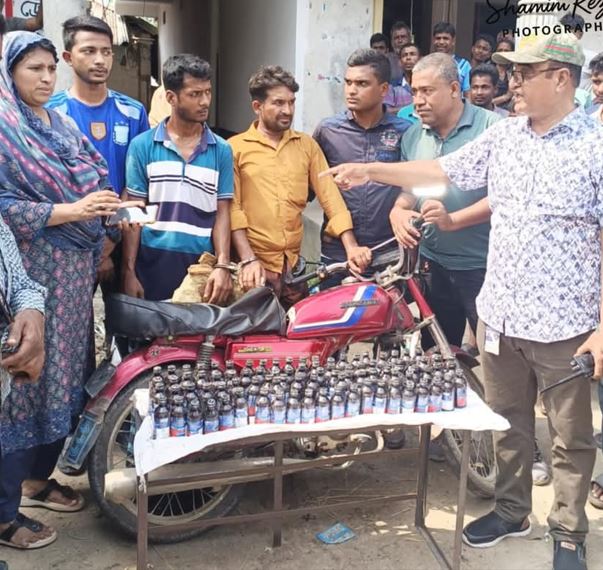 বাগমারায় ৯০ বোতল ফেন্সিডিলসহ দুই মাদক কারবারি আটক বাগমারায় ৯০ বোতল ফেন্সিডিলসহ দুই মাদক কারবারি আটক