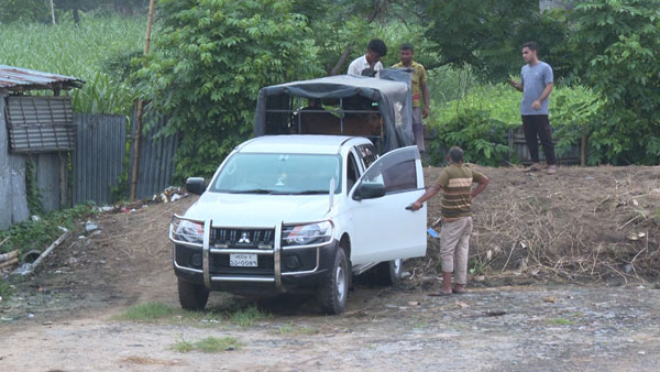 ইউএনও’র গরু আসলো এসিল্যান্ডের সরকারি গাড়িতে ইউএনও’র গরু আসলো এসিল্যান্ডের সরকারি গাড়িতে