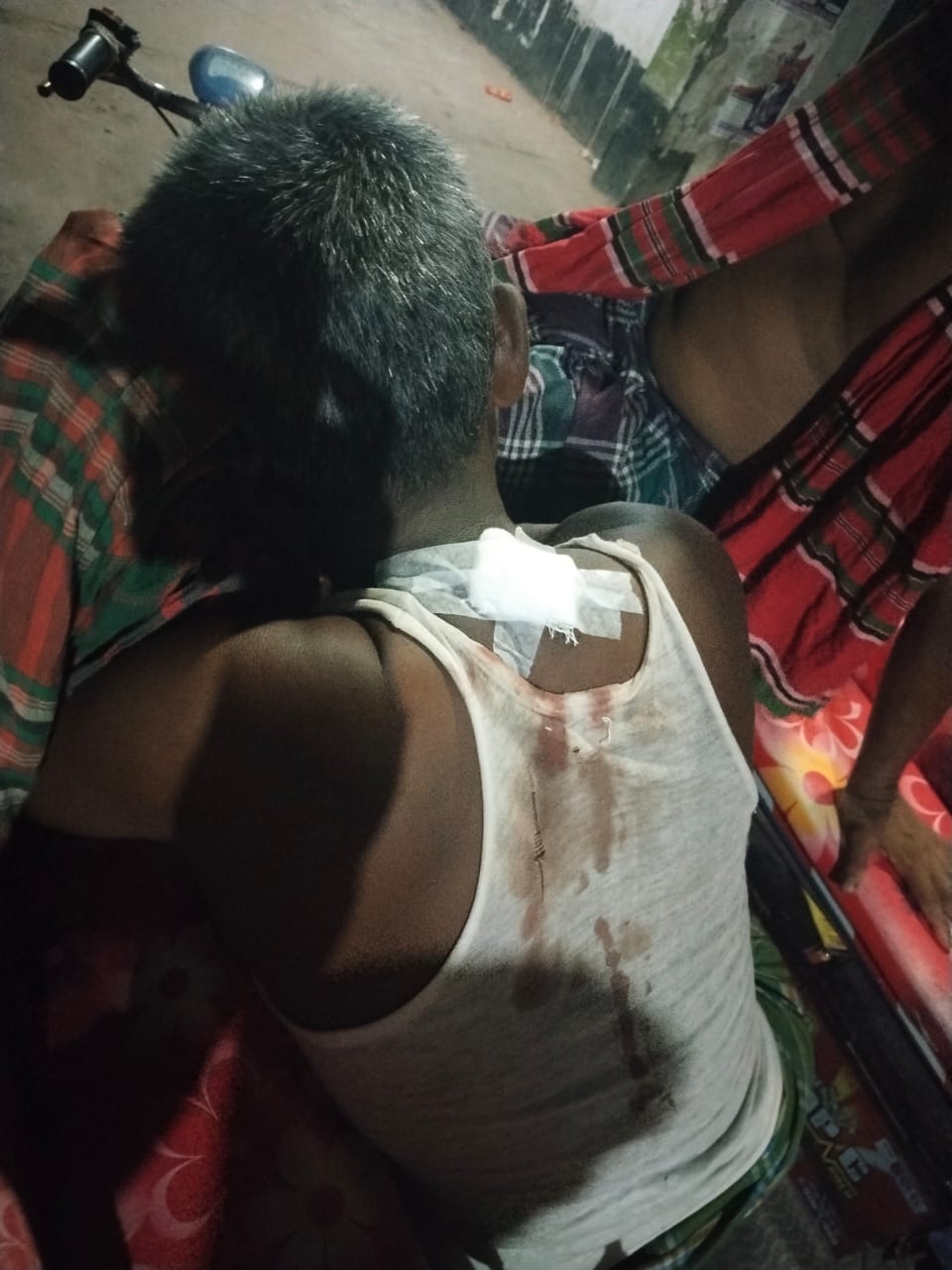 দুপচাঁচিয়ায় শিশুকে ধর্ষণের অভিযোগে শালিসি বৈঠকে মারামারি দু’জন আটক।। দুপচাঁচিয়ায় শিশুকে ধর্ষণের অভিযোগে শালিসি বৈঠকে মারামারি দু’জন আটক।।