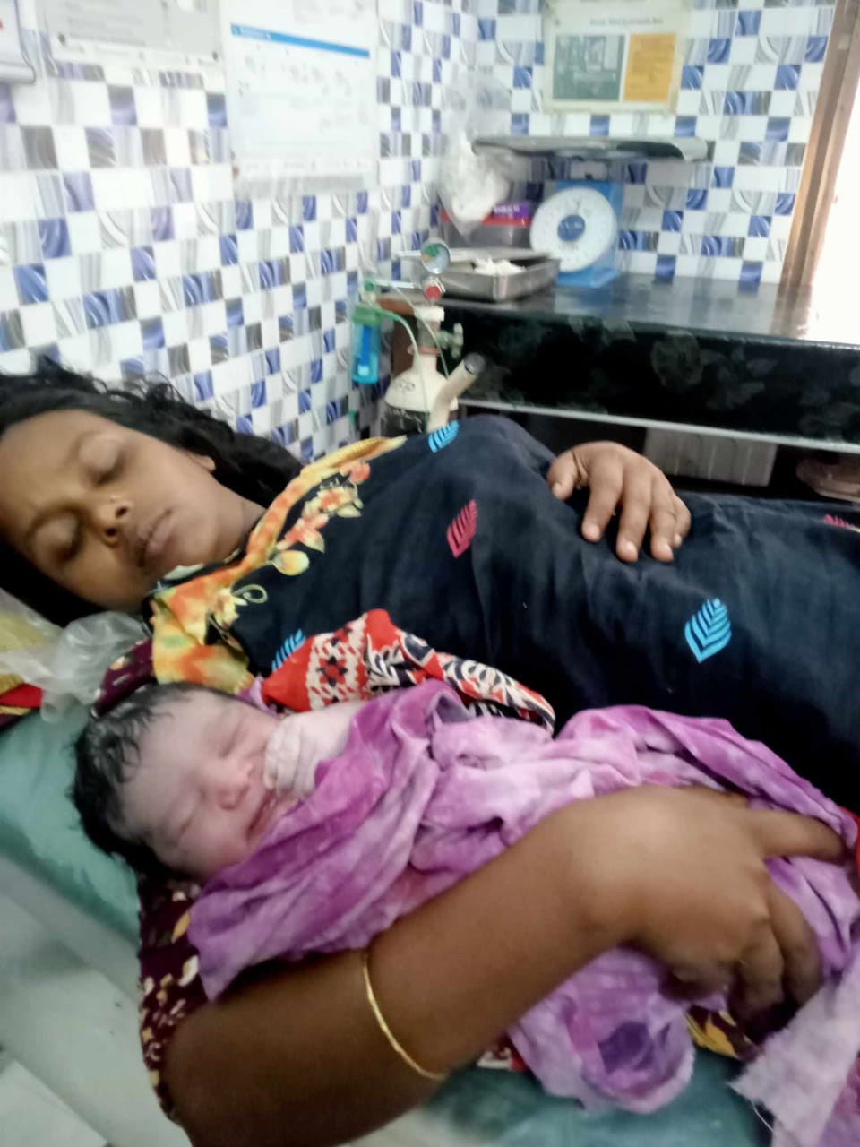 সাপাহারে ঈদের ছুটিতেও চলমান ছিল মা ও শিশু স্বাস্থ্যসেবা পরিবার পরিকল্পনা কার্যক্রম।।