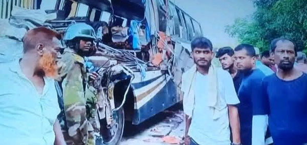 ঘোড়াঘাটে সড়ক দূঘটনায় নিহত ৫ আহত ১০ ঘোড়াঘাটে সড়ক দূঘটনায় নিহত ৫ আহত ১০